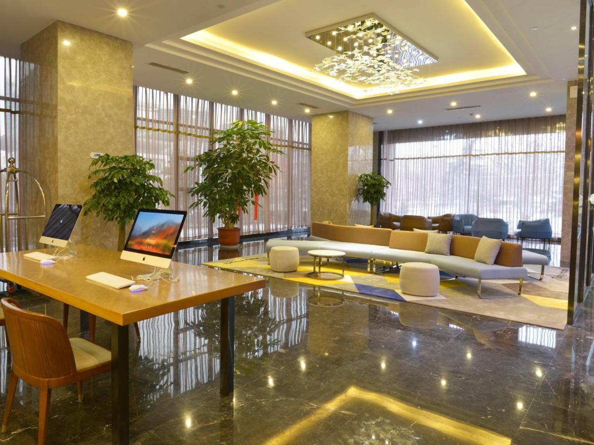 Holiday Inn Express - Jinan Exhibition Center, An Ihg Hotel Экстерьер фото