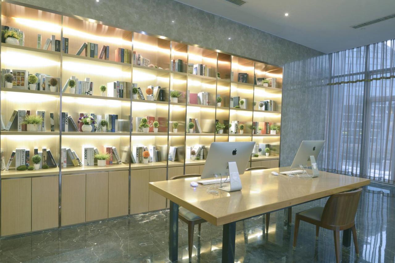 Holiday Inn Express - Jinan Exhibition Center, An Ihg Hotel Экстерьер фото